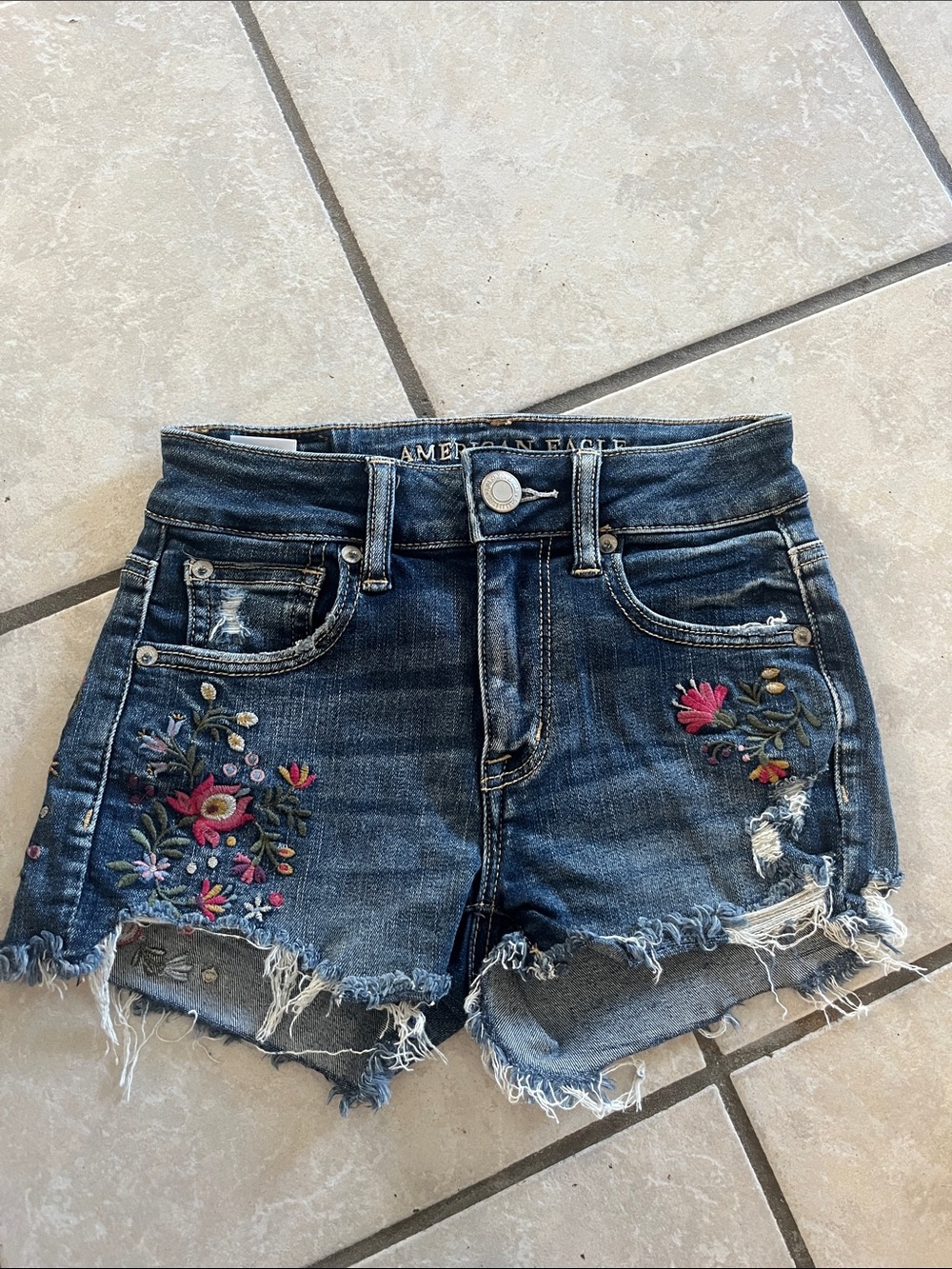Embroidered AEO Distressed Denim High Rise Stretch Shortie